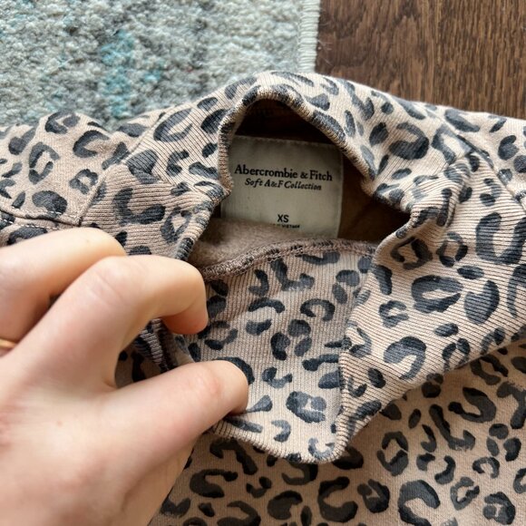 Abercrombie Mockneck Cheetah Sweater - Size XS - Picture 3 of 3